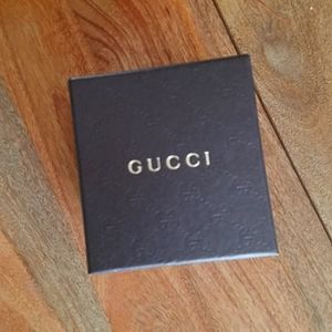 Gucci watc/gift box